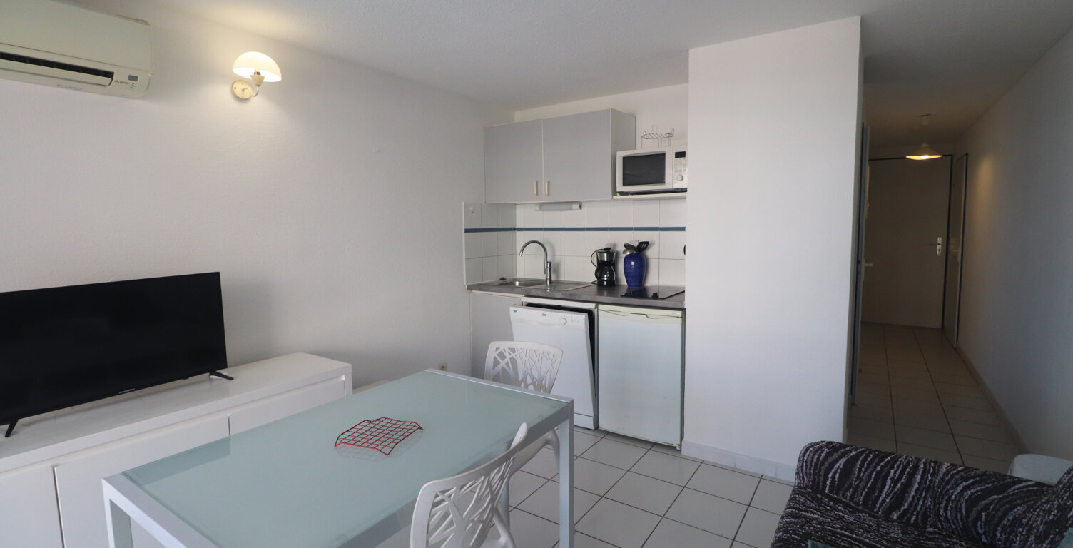 VEND 2 PIECES CABINE VUE MER A LA CORNICHE A SETE — photo 1
