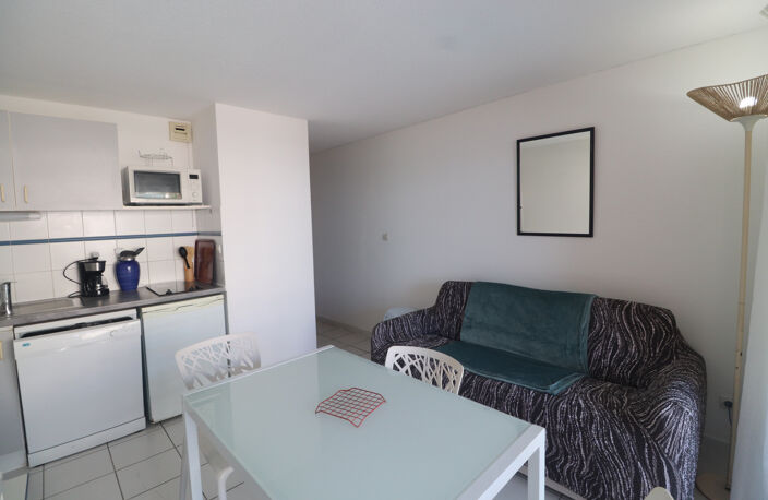 VEND 2 PIECES CABINE VUE MER A LA CORNICHE A SETE — photo 2