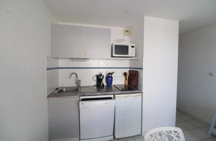 VEND 2 PIECES CABINE VUE MER A LA CORNICHE A SETE — photo 3