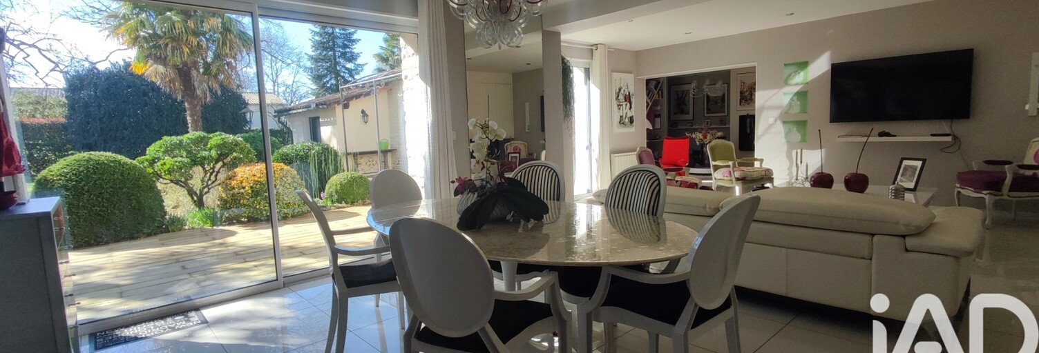 Maison 9 Pièces 277 m² à vendre à Augé (79400)