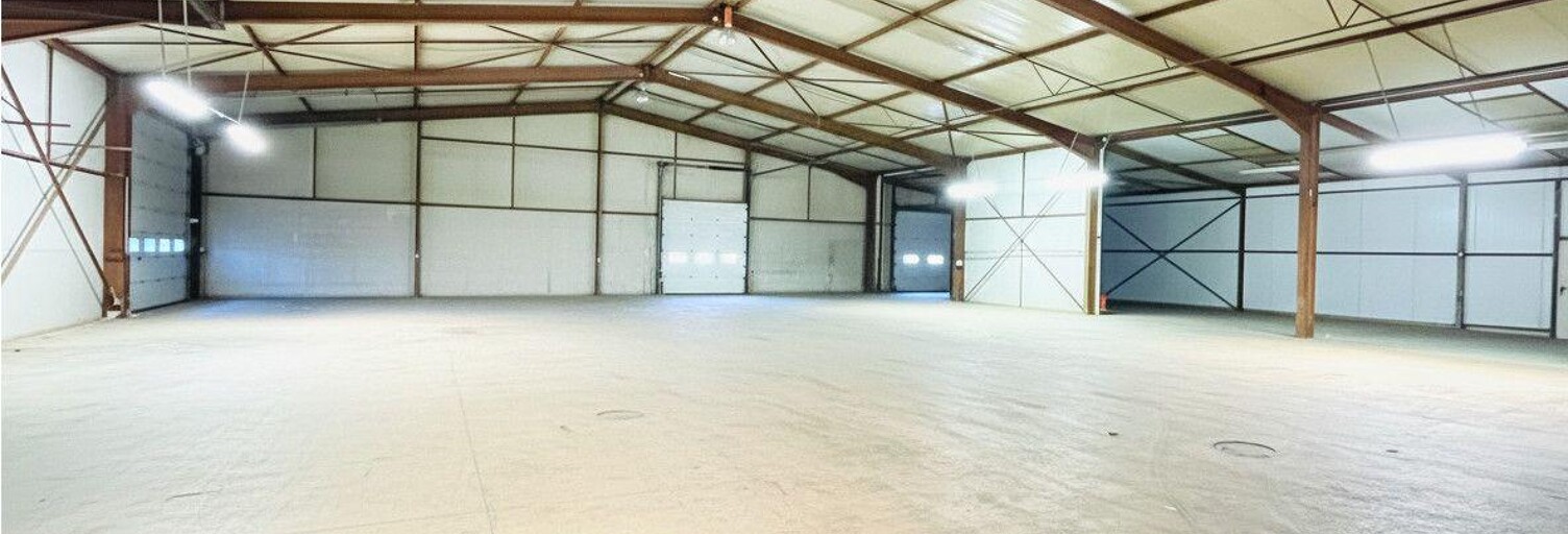 Commerce  1100 m² à vendre à Montilliers (49310)