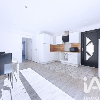 Appartement 3 pièces 912 €