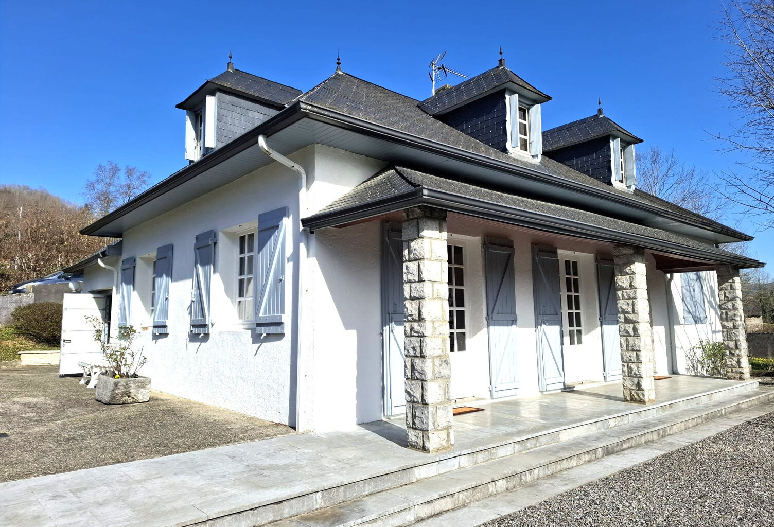 Maison familiale au calme avec vue dégagée - Beau potentiel — photo 1