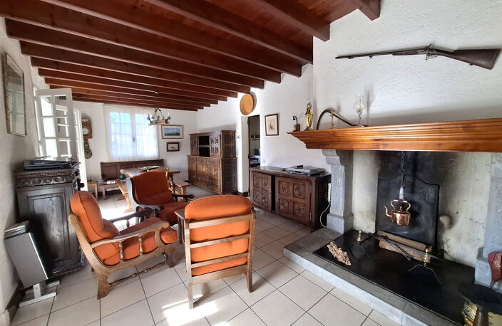 Maison familiale au calme avec vue dégagée - Beau potentiel — photo 2