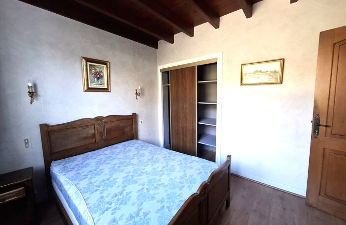 Maison familiale au calme avec vue dégagée - Beau potentiel — photo 4