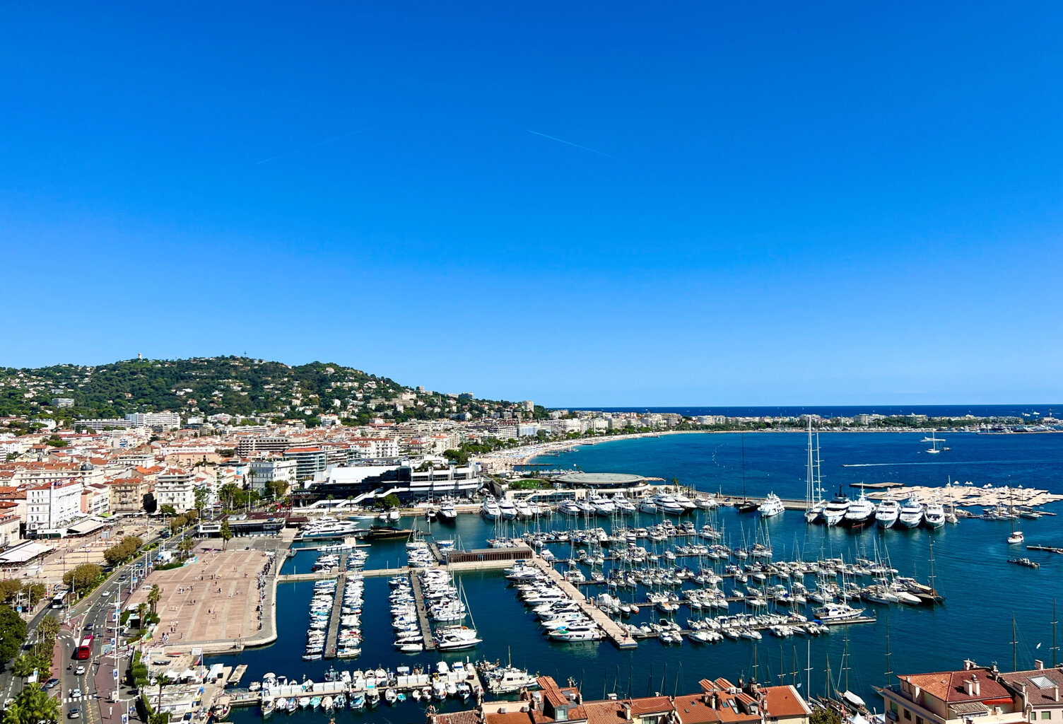 CANNES BANANE PLEIN CENTRE RESTAURANT D'ANGLE 120M2 EXTRACTI — photo 1