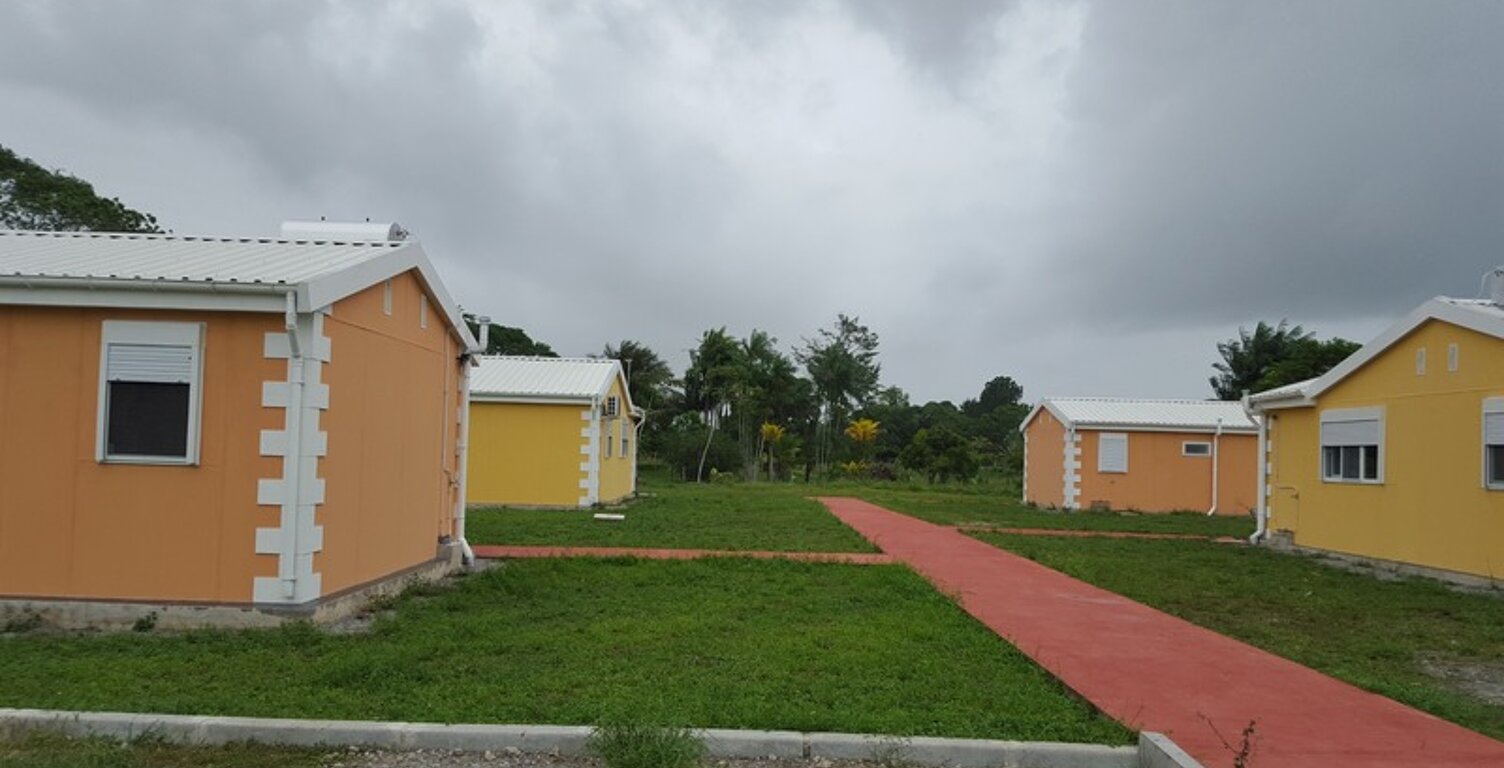 Maison à louer 2 pièces MACOURIA (973) — photo 1