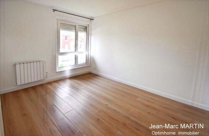 Lille CHR – T4 rénové 64,70 m² – Salon indépendant – Proche grands axes — photo 5