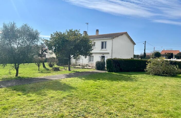 LUCON 85400 AU CALME ET PROCHE TOUTES COMMODITES AGREABLE MAISON 4 CHAMBRES AVEC ANNEXE SUR 2000M² — photo 3