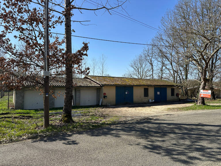Ensemble de 5 garages, sortie de village — photo 1