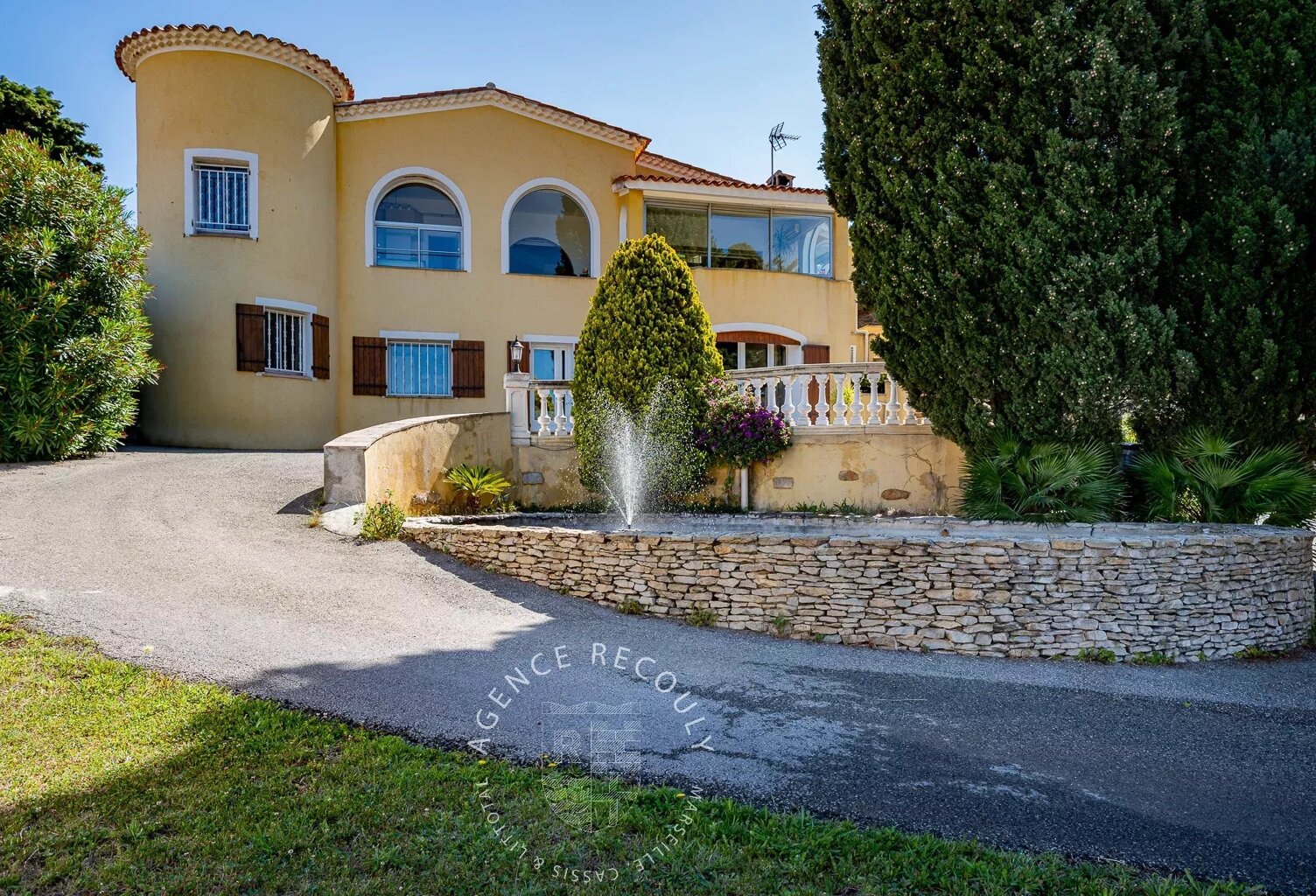 VILLA AVEC PISCINE T6 PROCHE MER - 83110 SANARY — photo 1
