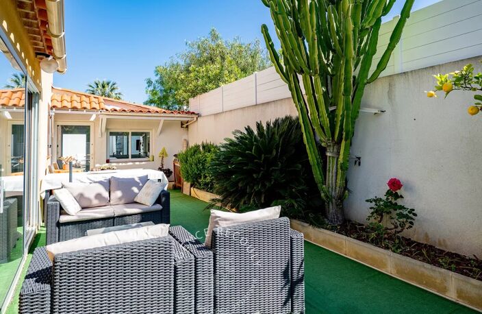 VILLA AVEC PISCINE T6 PROCHE MER - 83110 SANARY — photo 4