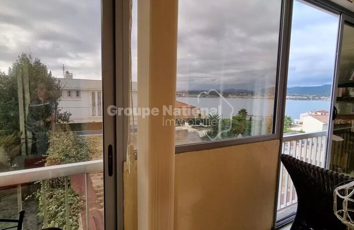 Haut de villa vue mer avec jardin et garage — photo 3