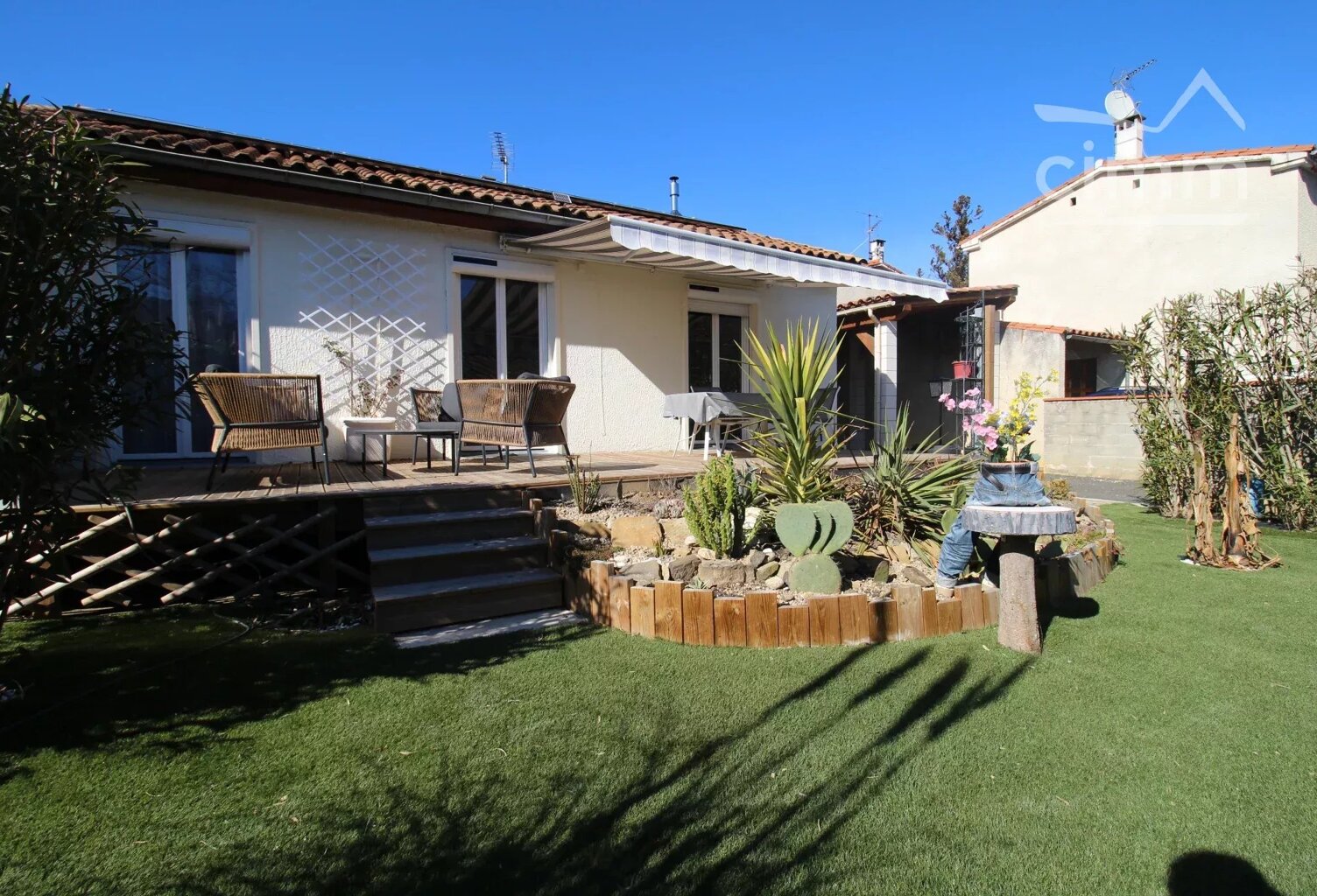 A vendre une maison rénovée de plain pied avec terrasse, jardin — photo 1