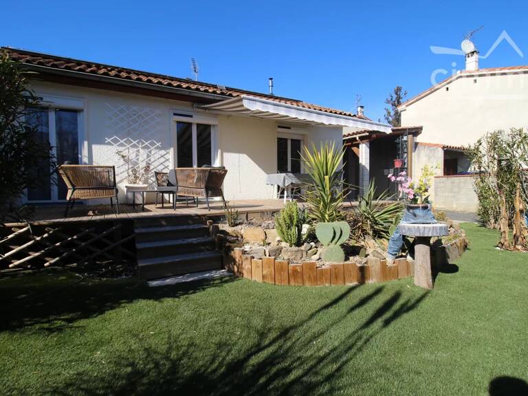A vendre une maison rénovée de plain pied avec terrasse, jardin — photo 1