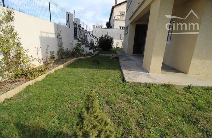 A vendre une maison avec, logement indépendant, garage et jardin — photo 2