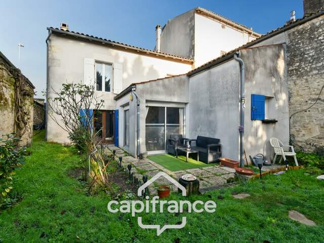 Maison à vendre 4 pièces SAINT JEAN D'ANGELY (17) avec jardin et garage — photo du bien