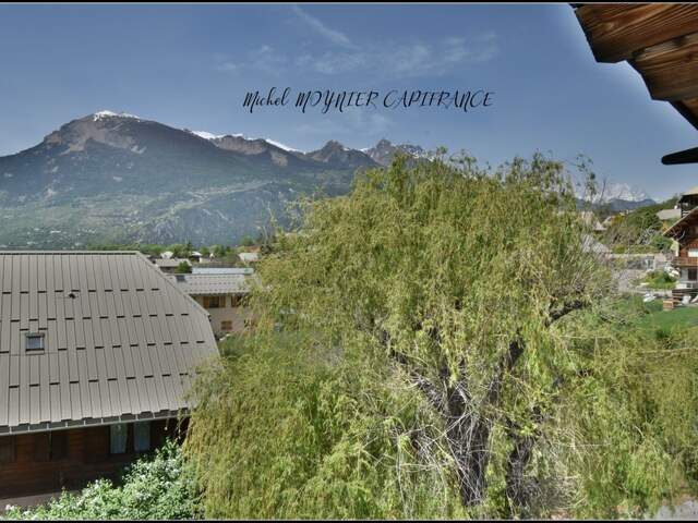 ✨ T3 dernier étage à Guillestre – vue montagne, 2 parkings, potentiel 80 m² au sol 🏔️☀️ — photo du bien