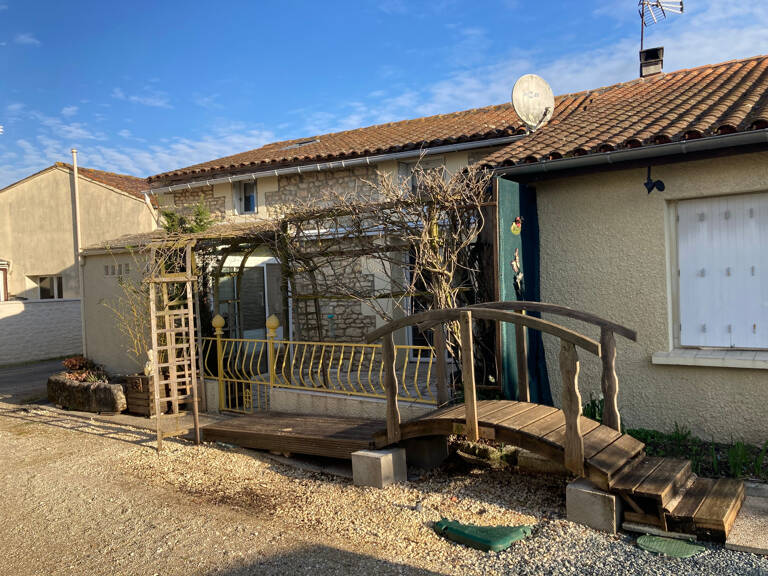 Dpt Charente Maritime (17), à vendre Sainte-Radegonde, maison P4, 113 m² — photo 1