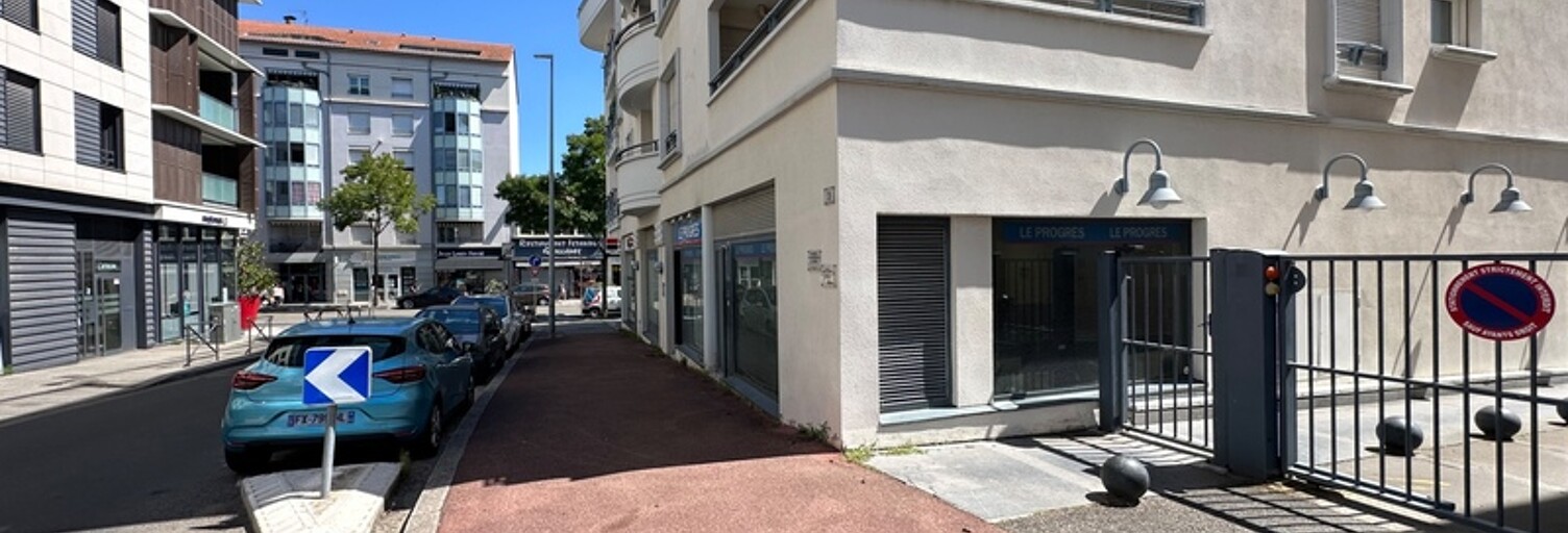 Commerce 6 Pièces 176 m² à louer à Bron (69500)