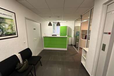 Bureau 8 pièces 1000 €