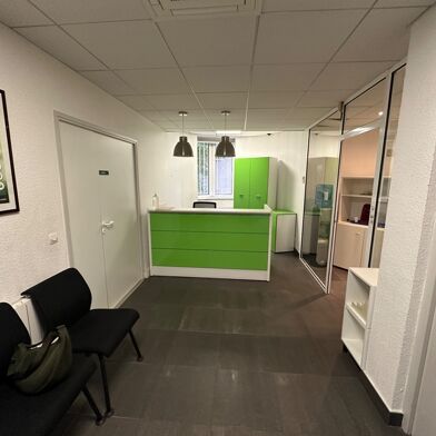 Bureau 8 pièces 1000 €