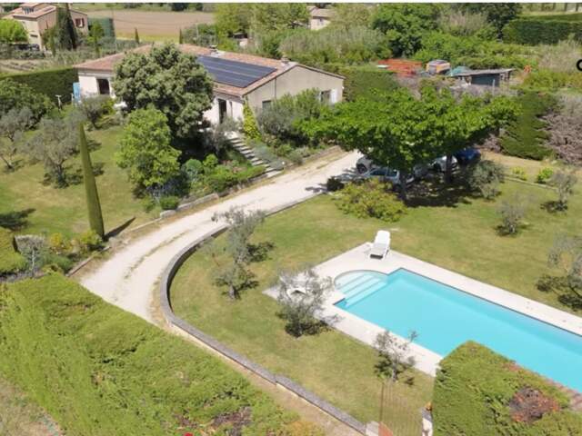 LES TAILLADES, maison individuelle de plain pied  de 210 m2, en campagne,  4 chambres, sur un terrain de 2900 m2 environ, piscinene — photo du bien