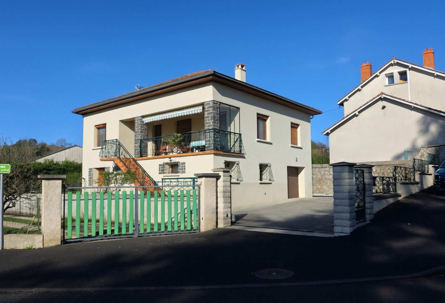 RETOURNAC CENTRE .Maison avec jardin proche de toutes commodités! — photo 1