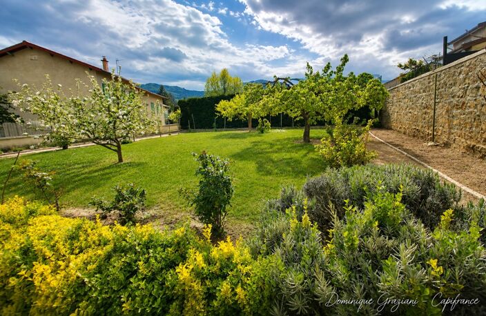 RETOURNAC CENTRE .Maison avec jardin proche de toutes commodités! — photo 4