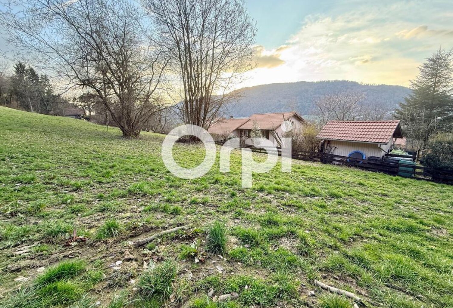 Terrain constructible 1 580 m² – La Chapelle-du-Bard – Belle exposition – Environnement calme — photo 1