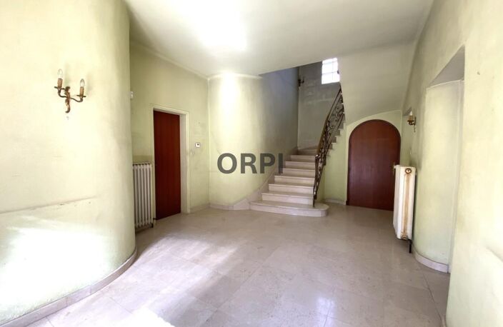 Rare sur le marché, maison de ville avec du cachet, jardin, garage et dépendances  ! — photo 4