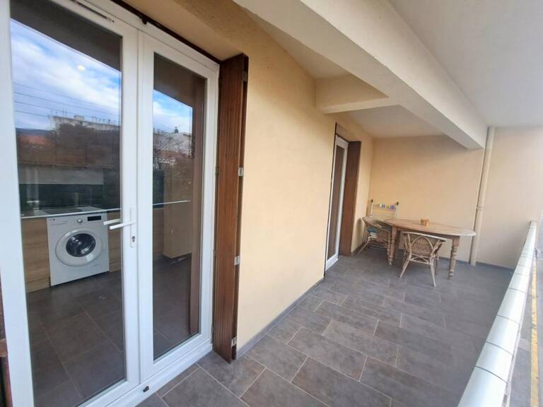 À VENDRE – TOULON – Appartement T2 meublé avec balcon et cave — photo 1