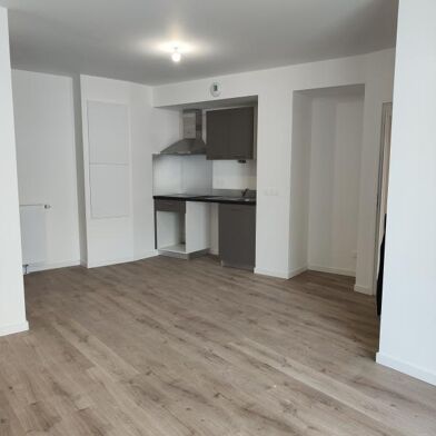 Appartement 3 pièces 745 €