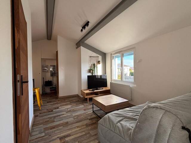 BOURCEFRANC-LE-CHAPUS – Appartement T2 rénové avec garage — photo du bien