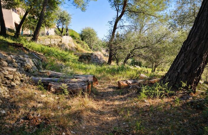 Terrain constructible Saint Martin Du Var 1129 m2, vue dégagée — photo 3