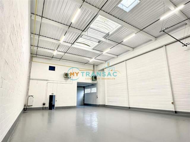 A LOUER 898m² de locaux d'activités situé à Bonneuil-sur-Marne — photo du bien