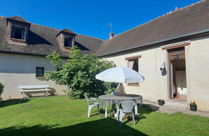 Spacieuse maison familiale 7 pièces, avec garages et jardin. — photo 2