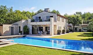 Maison 9 Pièces 295 m² à vendre à Saint-Saturnin-lès-Apt (84490)