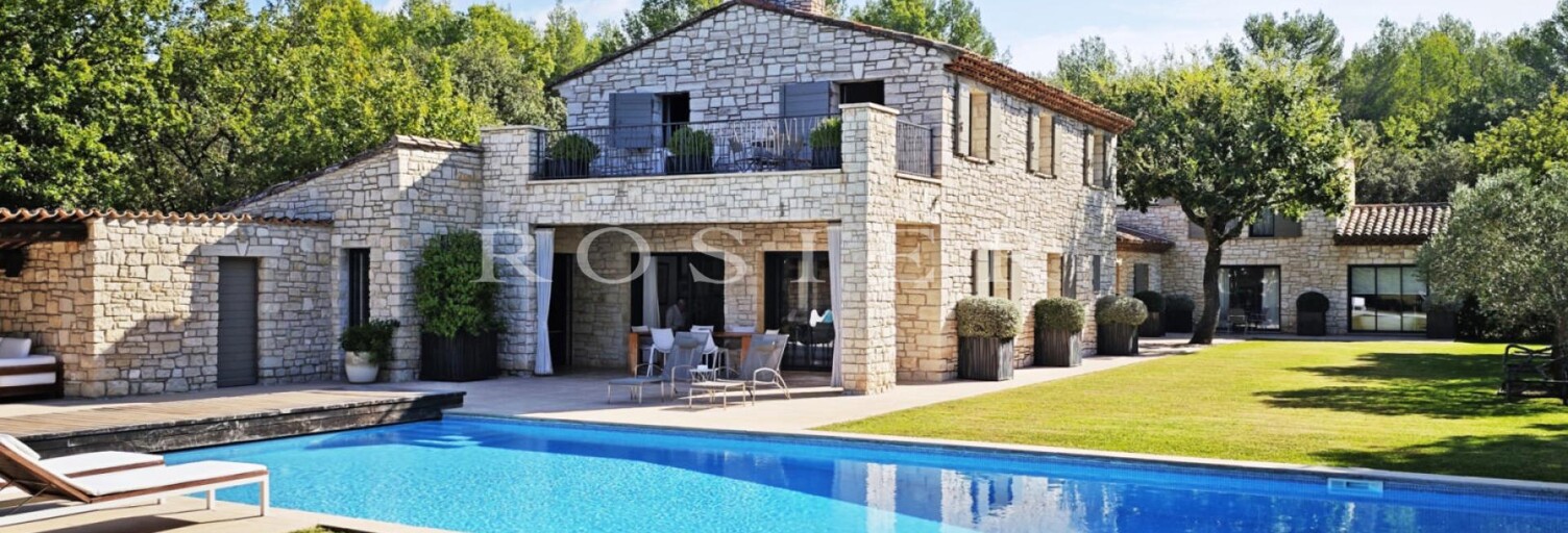 Maison 9 Pièces 295 m² à vendre à Saint-Saturnin-lès-Apt (84490)