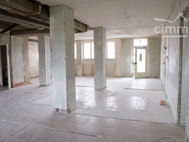MUR A VENDRE  140 m² — photo 1
