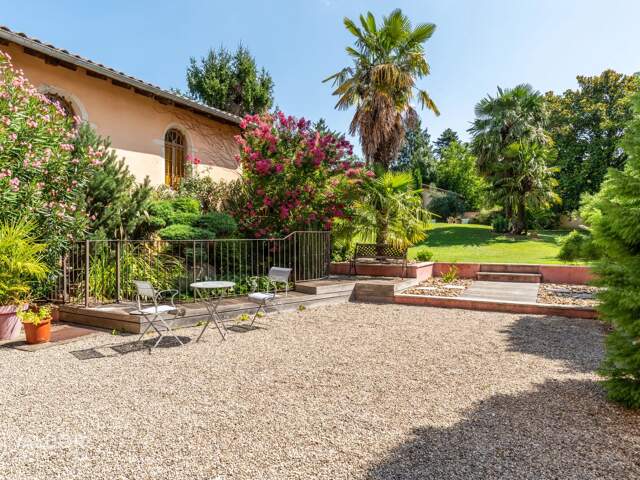 MAISON D'EXCEPTION 250M2 HYPER CENTRE FAREINS — photo du bien