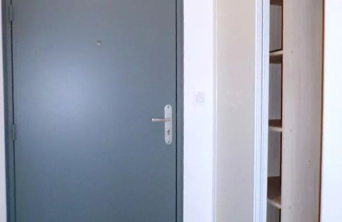 Proche  hospital Ajaccio location T2 vide 42 m² — photo 4
