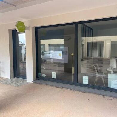 Commerce  240000 €