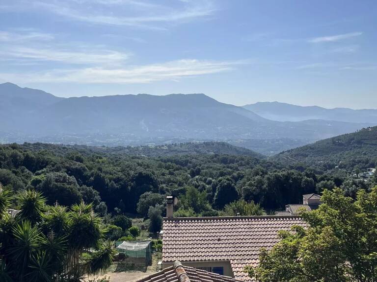 Vente Maison de village en pierres de taille, vue dégagée. — photo 1