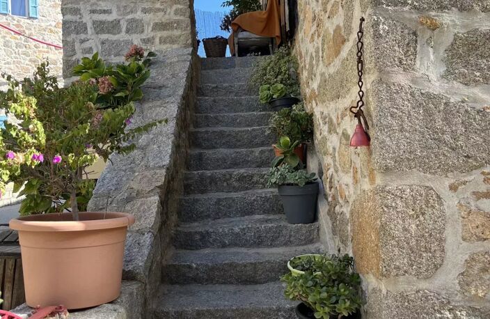 Vente Maison de village en pierres de taille, vue dégagée. — photo 3