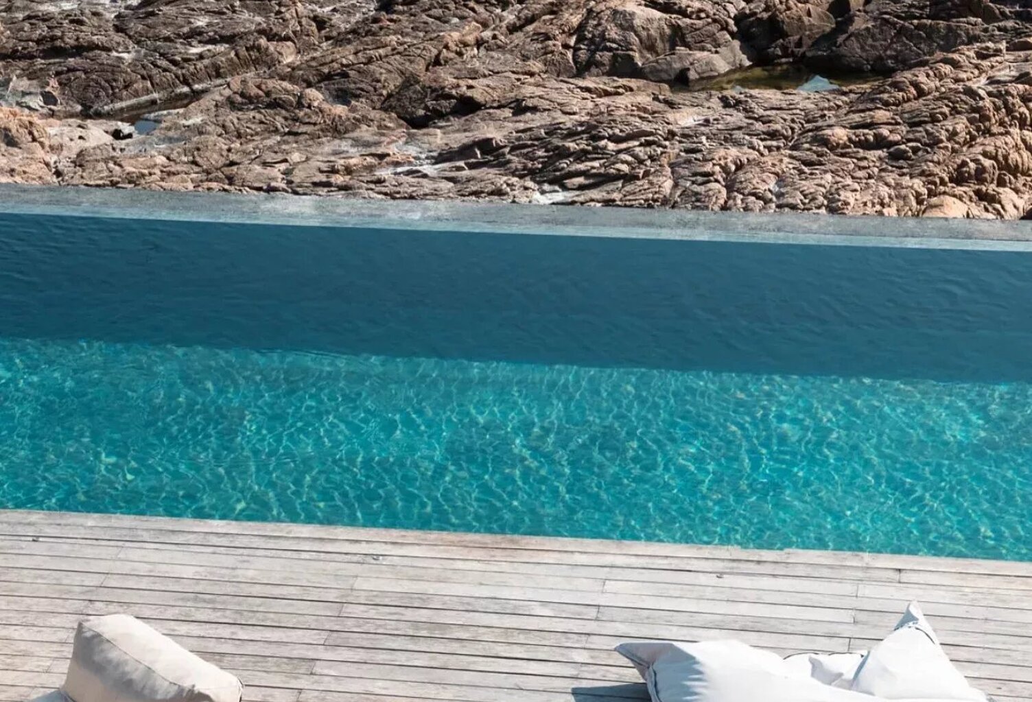 HOTEL RESTAURANT PIEDS DANS L'EAU - CORSE DU SUD — photo 1