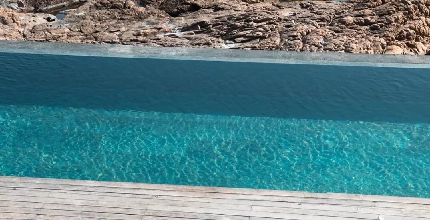 HOTEL RESTAURANT PIEDS DANS L'EAU - CORSE DU SUD — photo 1