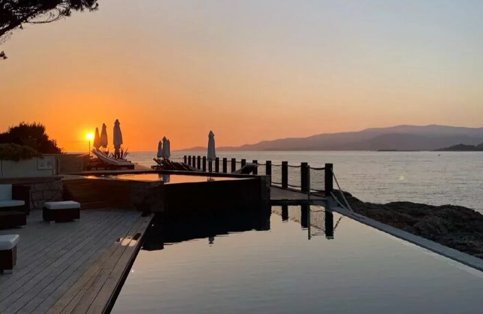 HOTEL RESTAURANT PIEDS DANS L'EAU - CORSE DU SUD — photo 2