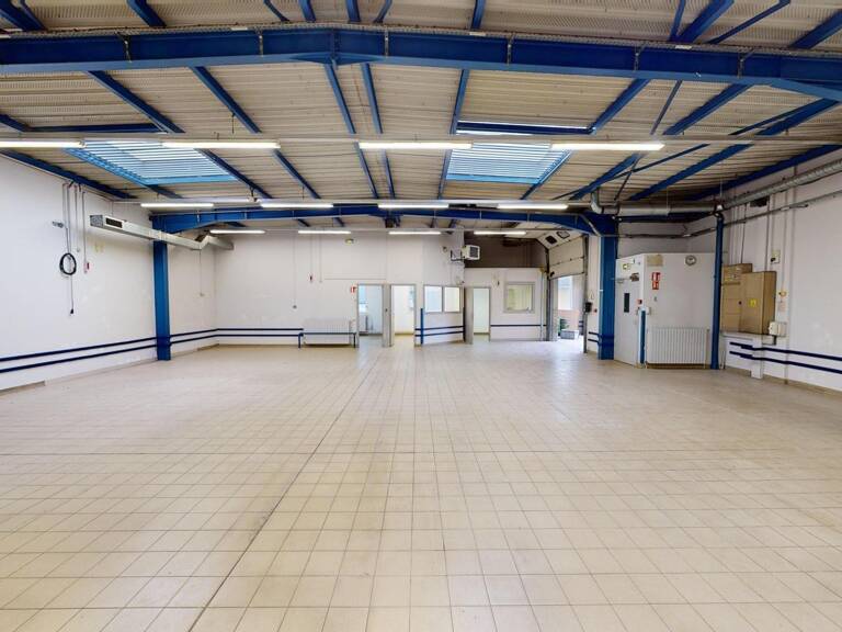 Local commercial  290m² MORESTEL + Parking en sous sol   434m² — photo 1