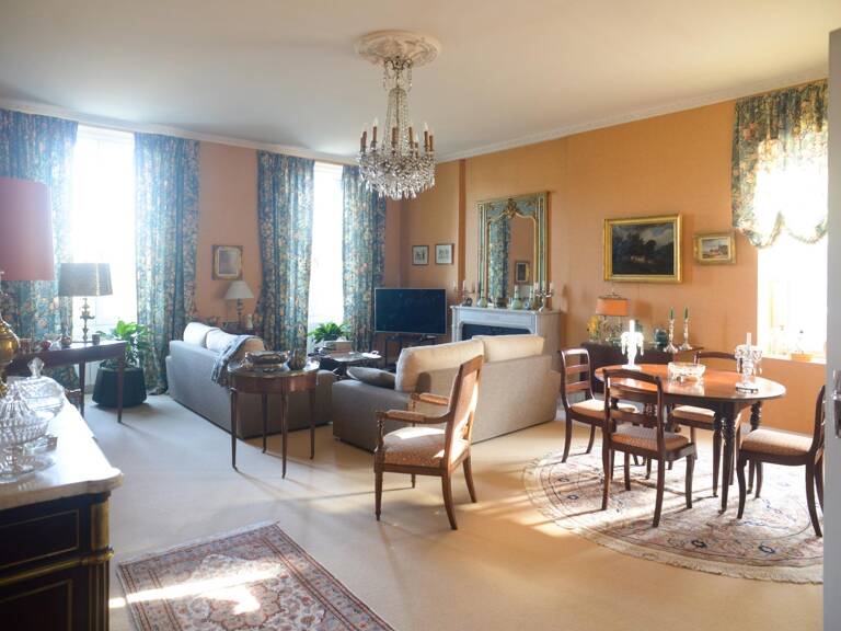 Appartement de 6 Piéces hyper centre de CHATELLERAULT à 1h20 de PARIS enTGV — photo 1